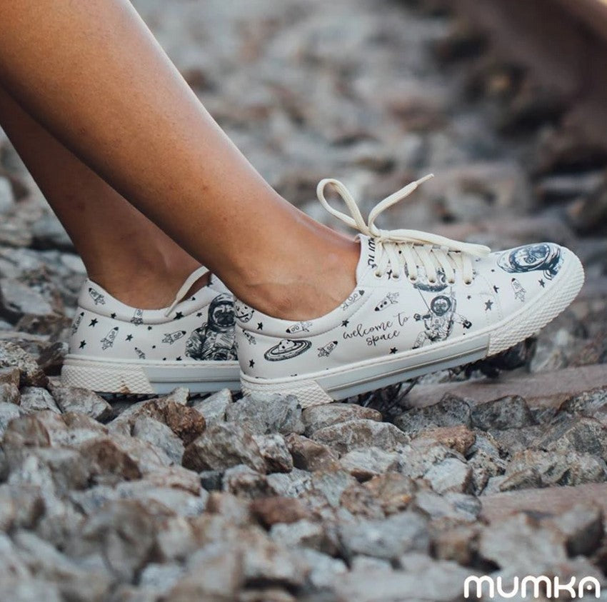 Czyszczenie i impregnacja eko skóry oraz białej podeszwy w sneakersach. Produkty do pielęgnacji obuwia