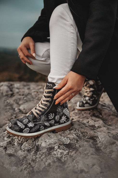 Trapery, Glany Czarne w Białe Liście