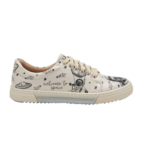 Sneakers - Mops, Pies Astronauta na beżowym tle