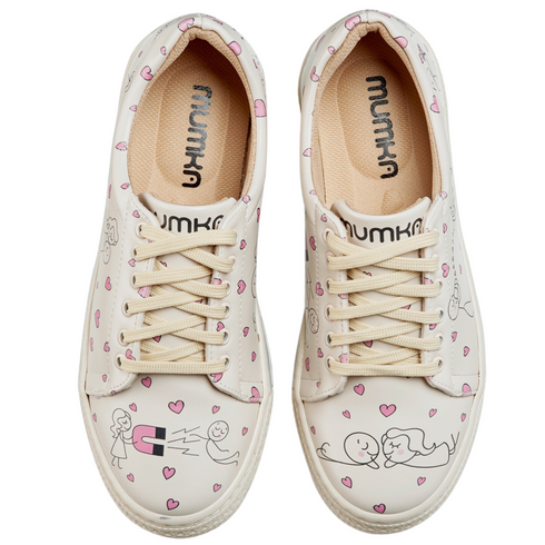 Sneakersy - Miłość przyciąga