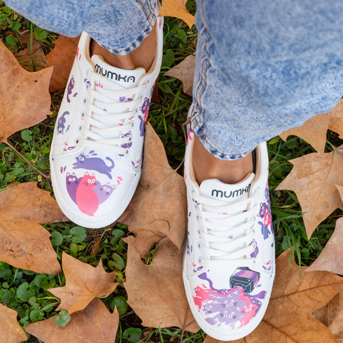 Sneakersy z kotami - koty są wszędzie
