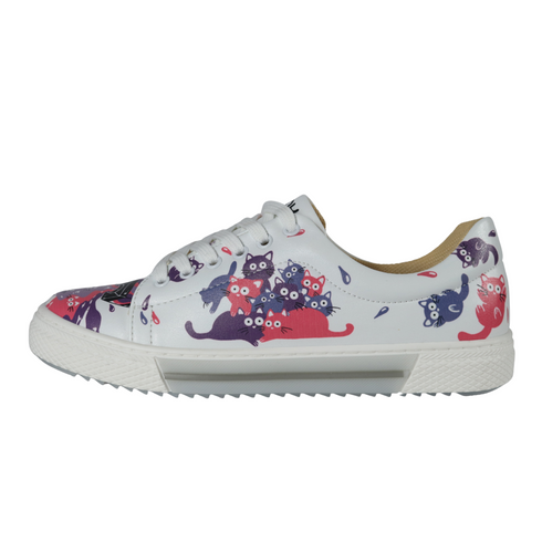 Sneakersy z kotami - koty są wszędzie