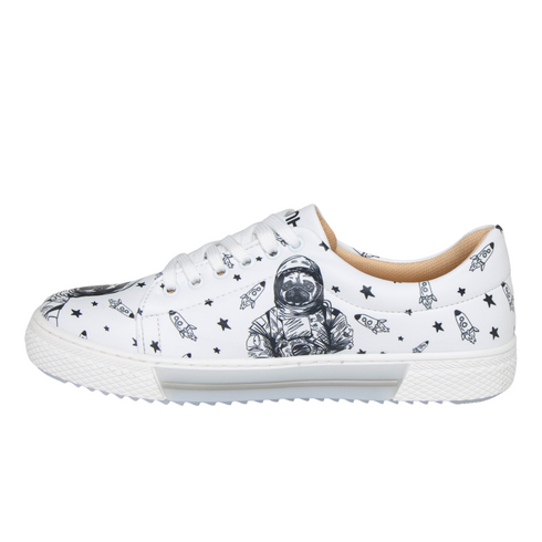 Sneakers - Mops, Pies Astronauta na śnieżno-białym tle