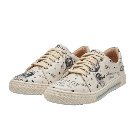 Sneakers - Mops, Pies Astronauta na beżowym tle