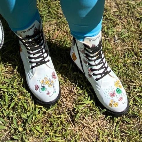 Trapery, Glany z Nowoczesną Kobietą