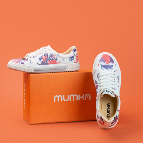 Sneakersy z kotami - koty są wszędzie