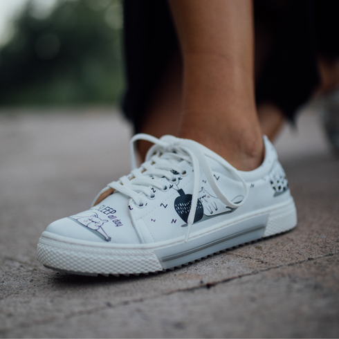 Sneakersy - Kot śpioch