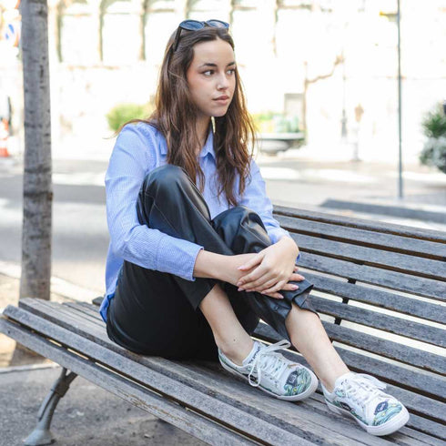 Sneakers - Pragnienie zamknięte w Butelce