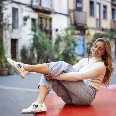 Sneakersy z muzycznym motywem