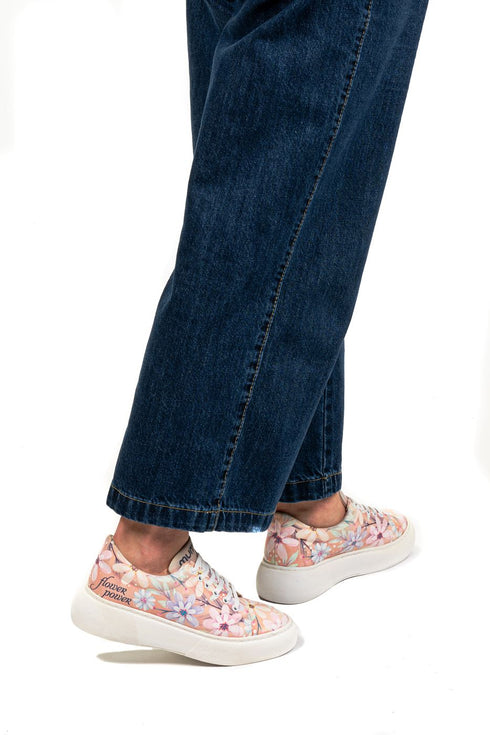 Sneakersy na platformie ciemnopudrowe w Kolorowe Kwiaty Stokrotki