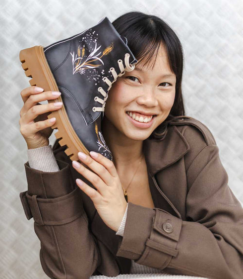 Trapery na platformie z Bocianem