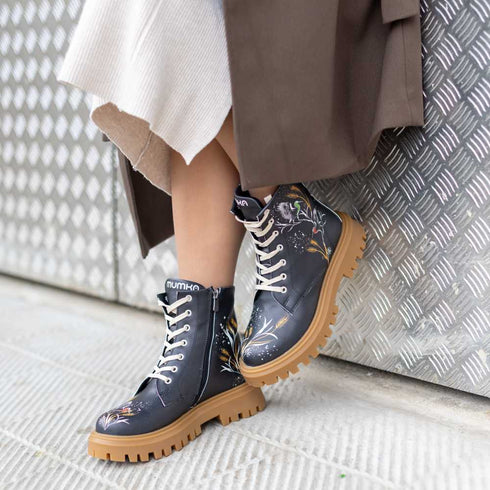 Trapery na platformie z Bocianem