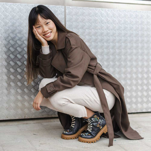 Trapery na platformie z Bocianem