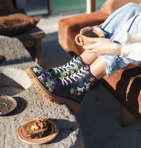 Trapery na platformie w Jaszczurki czarne