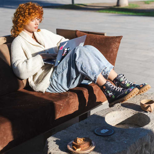 Trapery na platformie w Jaszczurki czarne