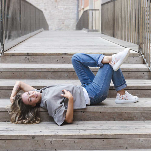 Sneakersy na platformie - Delikatne kwiaty wiśni