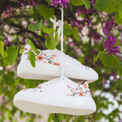 Sneakersy na platformie - Delikatne kwiaty wiśni