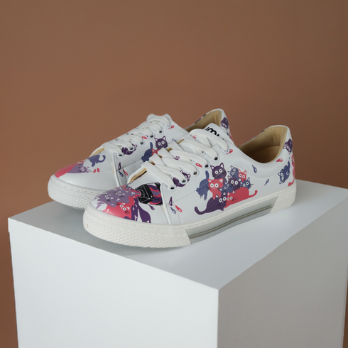 Sneakersy z kotami - koty są wszędzie