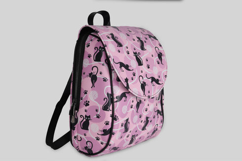 Plecaki w Koty na różowo-fioletowym tle